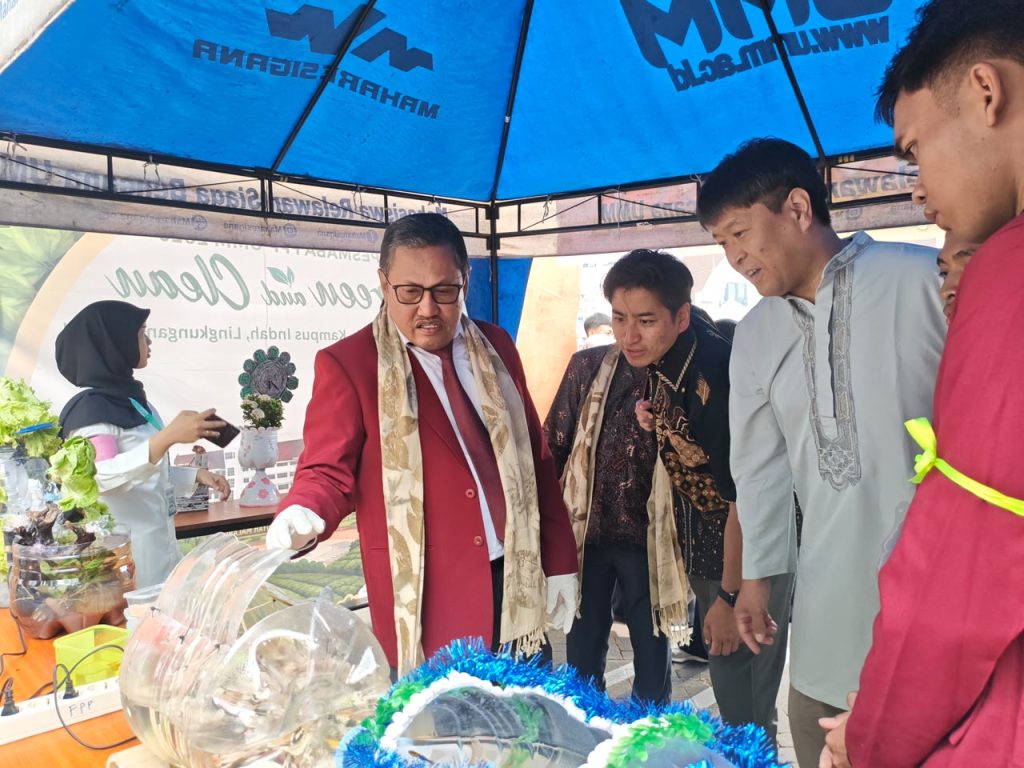 Pesmaba Green and Clean, Mahasiswa Akuakultur UMM Sulap Galon Bekas Jadi Akuarium Aquascape 1