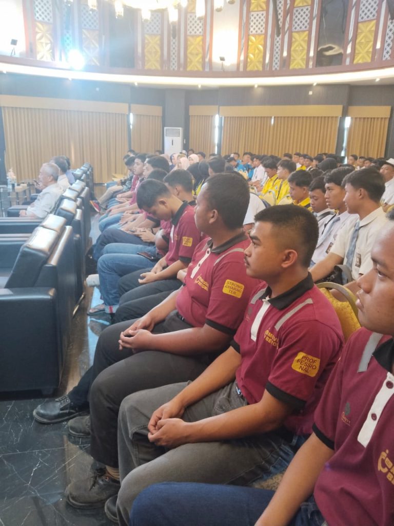 Prospek Kerja, Enam Belas Siswa Excellent Class SMK Mutu Gondanglegi Setahun Magang Industri 2
